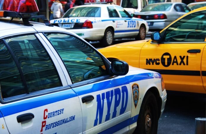Man slashed and stabbed outside Avenue U building in early morning attack