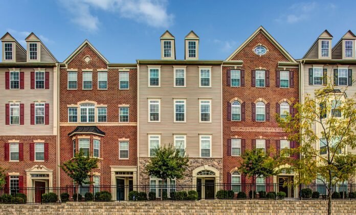 U.S. Home Sellers Are Sitting on Nearly $700 Billion Worth of Listings, an All-Time High