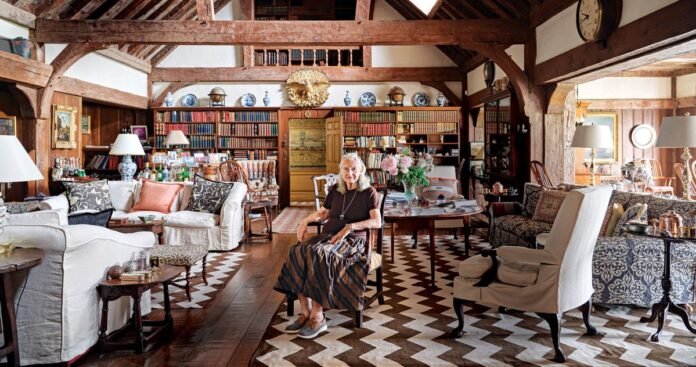 Who Is the Countess Living in the Port of Missing Men?