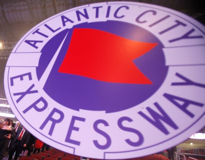Highway worker killed in Atlantic City Expressway accident