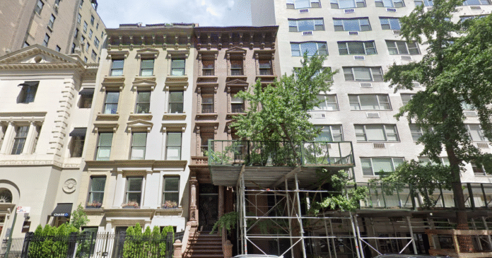 Michael Loeb Lawsuit Claims Gold Wallpaper Damaged by Leak