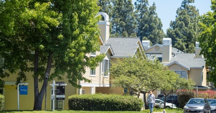 Mortgage applications rose last week, driven by refinancing