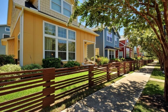 U.S. Home Prices Edge Down 0.1% in June, Falling in Most Major Metros