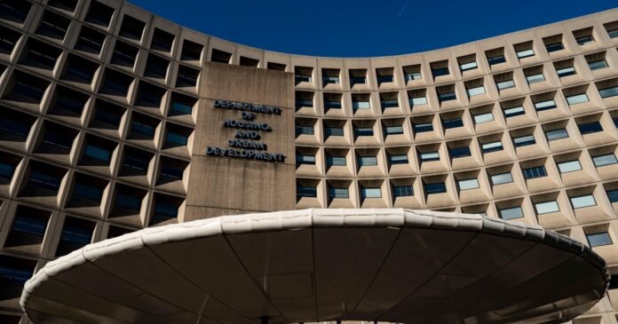 HUD plans to sell close to 4,000 reverse mortgages