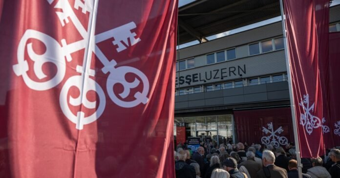 UBS pays $300 million to settle Credit Suisse mortgage case